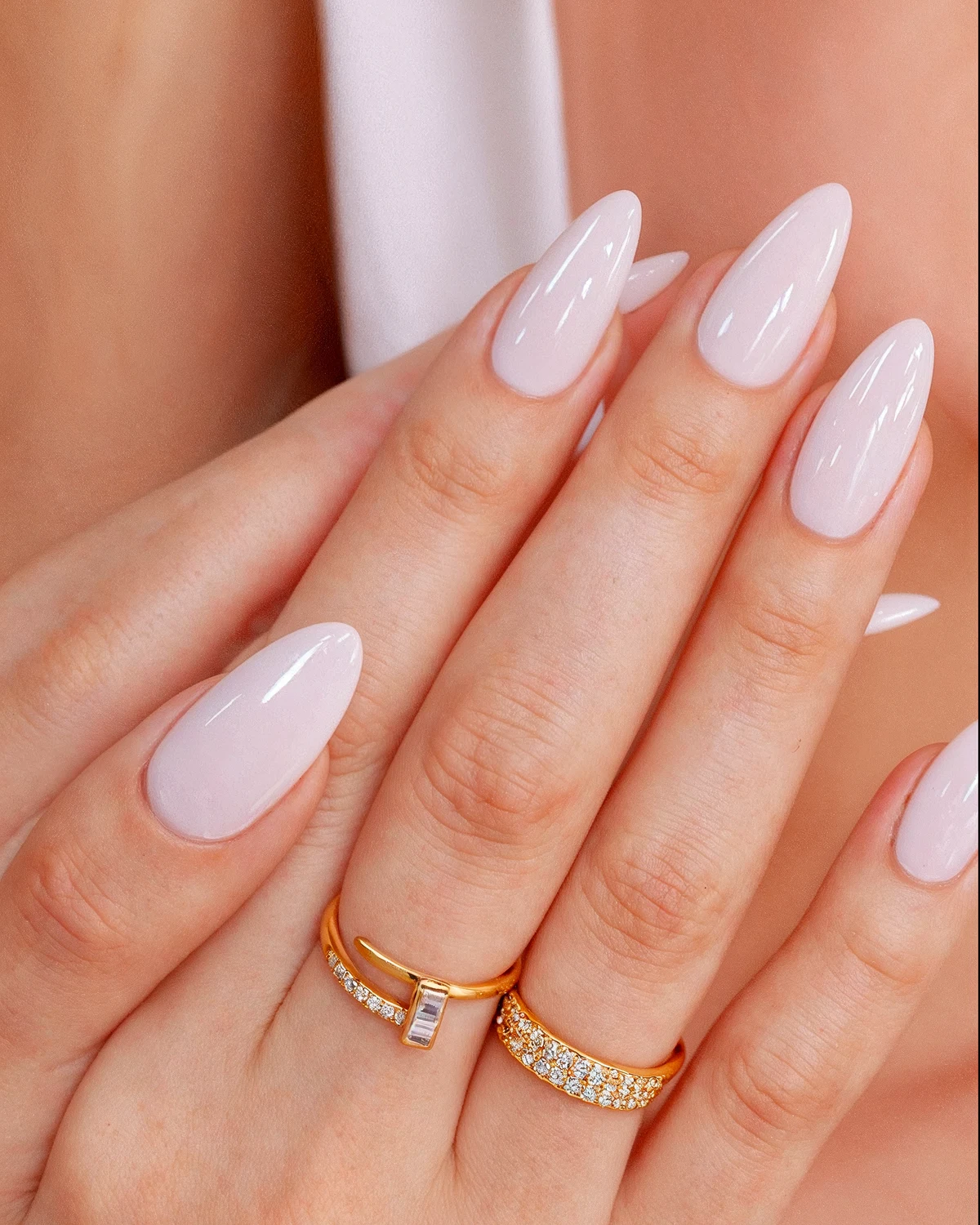 French manucure stiletto longue, bagues diamant — Bar à ongles du Mirage Spa, Aussonne