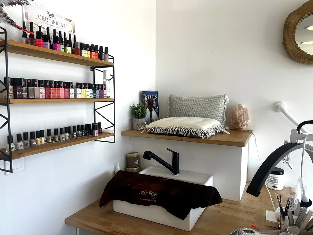 Bar à ongles — manucure semi-permanent à Aussonne